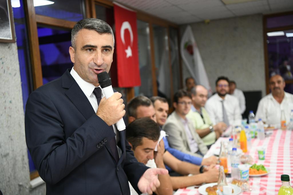 TC_Lapseki's tweet photo. Cumhurbaşkanlığı atama kararnamesiyle Kahramanmaraş Dulkadiroğlu Kaymakamlığına ataması yapılan Kaymakamımız Sayın Dr.Fatih ÇELİKKAYA için  ilçemizde veda yemeği düzenlendi.
 Yemeğe , Belediye Başkan Vekilimiz Beyti DOĞAN,ilçede görev yapan hakim ve savcılarımız, https://t.co/WVLZ1KzXe7
