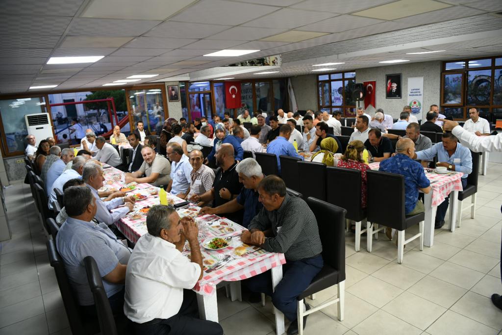TC_Lapseki's tweet photo. Cumhurbaşkanlığı atama kararnamesiyle Kahramanmaraş Dulkadiroğlu Kaymakamlığına ataması yapılan Kaymakamımız Sayın Dr.Fatih ÇELİKKAYA için  ilçemizde veda yemeği düzenlendi.
 Yemeğe , Belediye Başkan Vekilimiz Beyti DOĞAN,ilçede görev yapan hakim ve savcılarımız, https://t.co/WVLZ1KzXe7