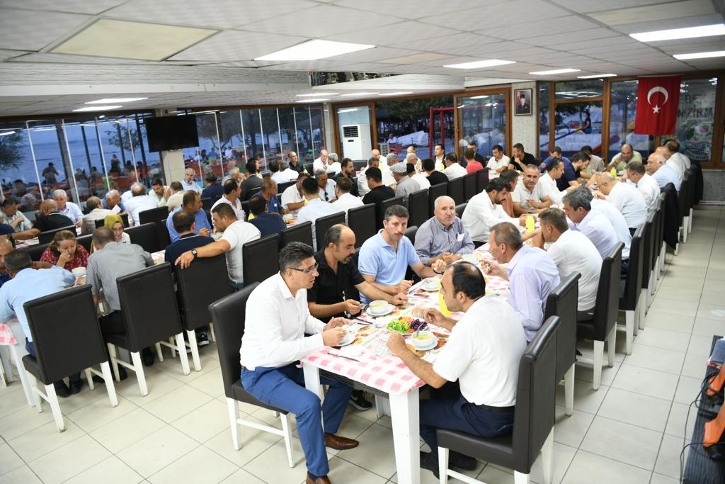 TC_Lapseki's tweet photo. Cumhurbaşkanlığı atama kararnamesiyle Kahramanmaraş Dulkadiroğlu Kaymakamlığına ataması yapılan Kaymakamımız Sayın Dr.Fatih ÇELİKKAYA için  ilçemizde veda yemeği düzenlendi.
 Yemeğe , Belediye Başkan Vekilimiz Beyti DOĞAN,ilçede görev yapan hakim ve savcılarımız, https://t.co/WVLZ1KzXe7
