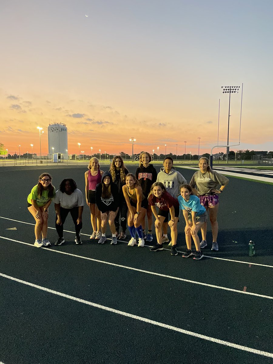 carlberg71's tweet photo. Cougar Cross Country getting a Great start to a beautiful day. @PSHS_Athletics https://t.co/oAZ2oleNae
