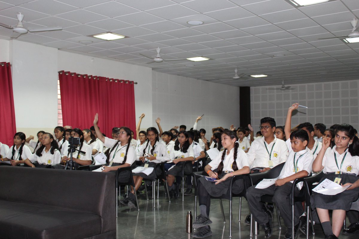 shriramindore's tweet image. At Shri Ram Centennial School, we believe in continuously upgrading students by providing new opportunities to challenge themselves and learn real-world concepts. For this, the School along with Clever Harvey organized an orientation program and engaged the students #srcsindore