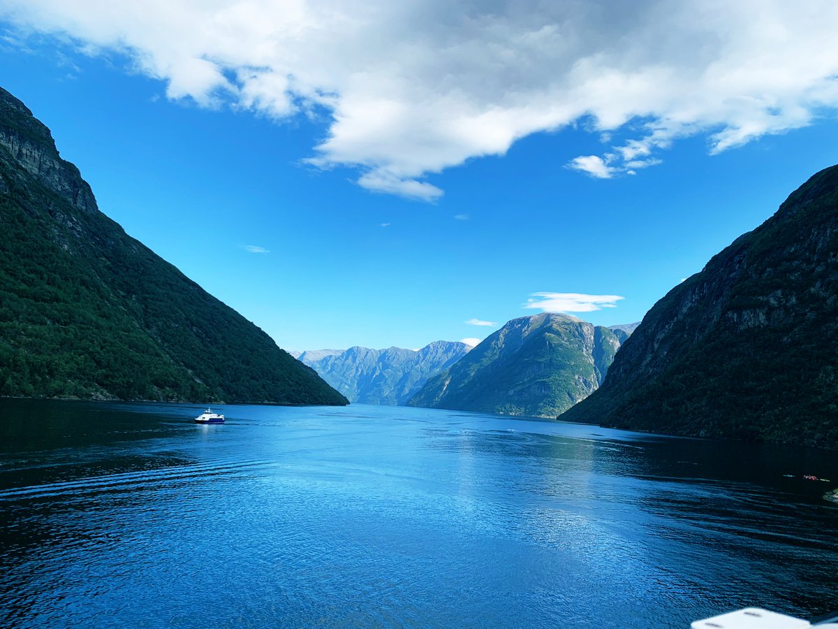 allissonjane's tweet photo. Lunch with a view today! #fjords #dolphins #waitingforaviking #totallyamazing #geiranger #waterfalls https://t.co/JYvAtOvUzn