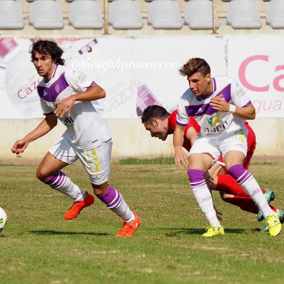 bestphotosoccer's tweet photo. Magnífica entrevista @desdelabarrera y @CanalLagarto a @davidor_6 con la anécdota de la rotura de pómulo. @UrkoArroyo un lance del juego.

📷 bestphotosoccer 
@RealJaenCF temporada 2016-2017 partido contra el Lorca que acabó en empate a cero. https://t.co/ia2byy28Em