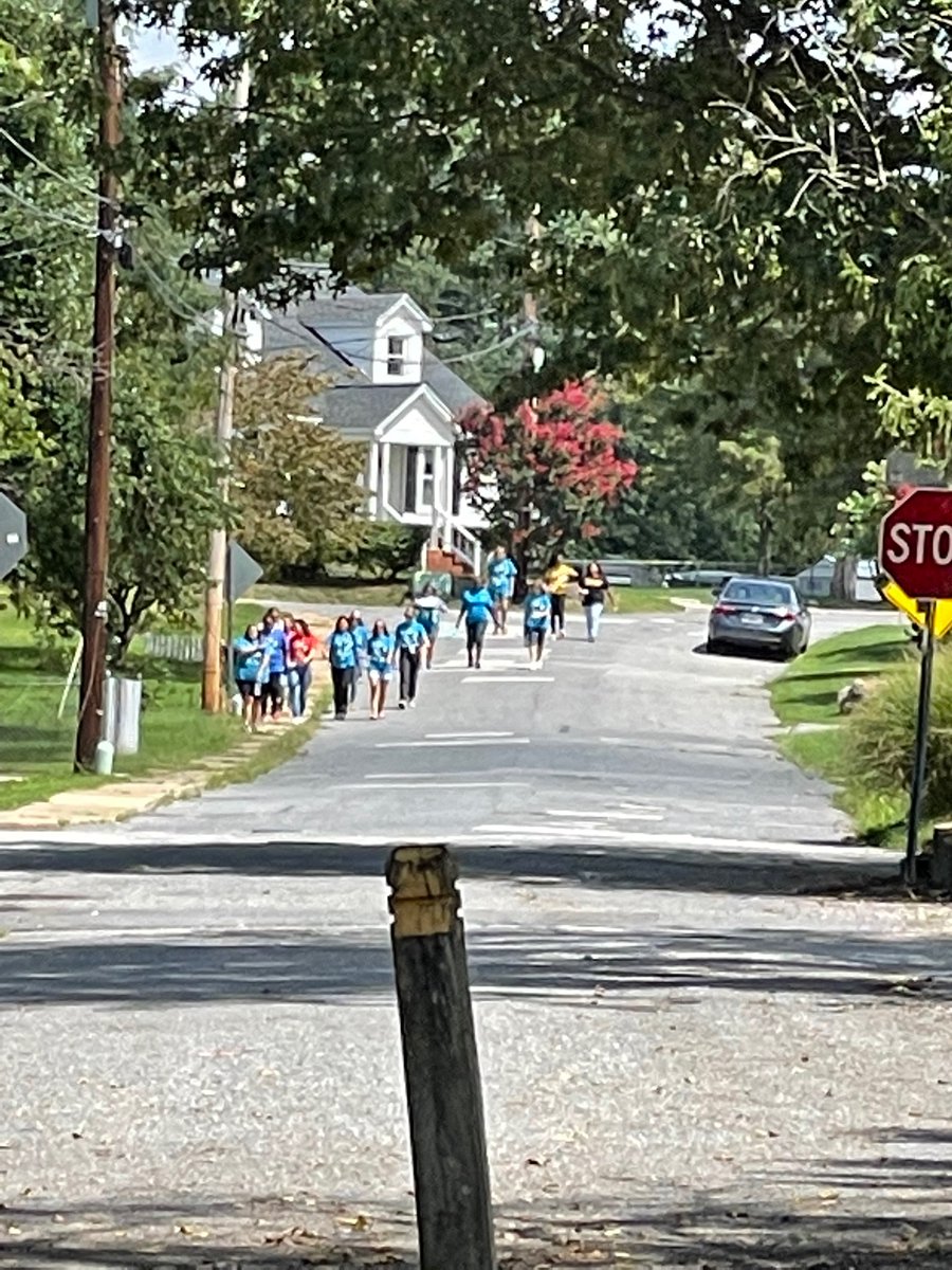 Parade of teachers from <a href="/RHLeeESAACPS/">RHLeeESAACPS</a> walking to the park for our community event. #AACPSAwesome