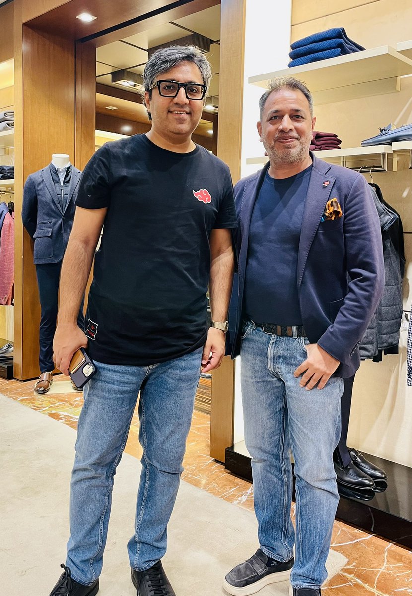 prem_dewan's tweet photo. It was pleasure meeting King shark 🦈 of Shark Tank Mr. Ashneer Grover. Best Wishes for future endeavours &amp; Third Unicorn 

#dlfemporio #amateurblogger #retailicon #luxurylifestyle #luxurybrands #styleblogger #foodblogger #foodie  #foodstagram
#celebs #sharktankindia https://t.co/w9rqi7zzNI