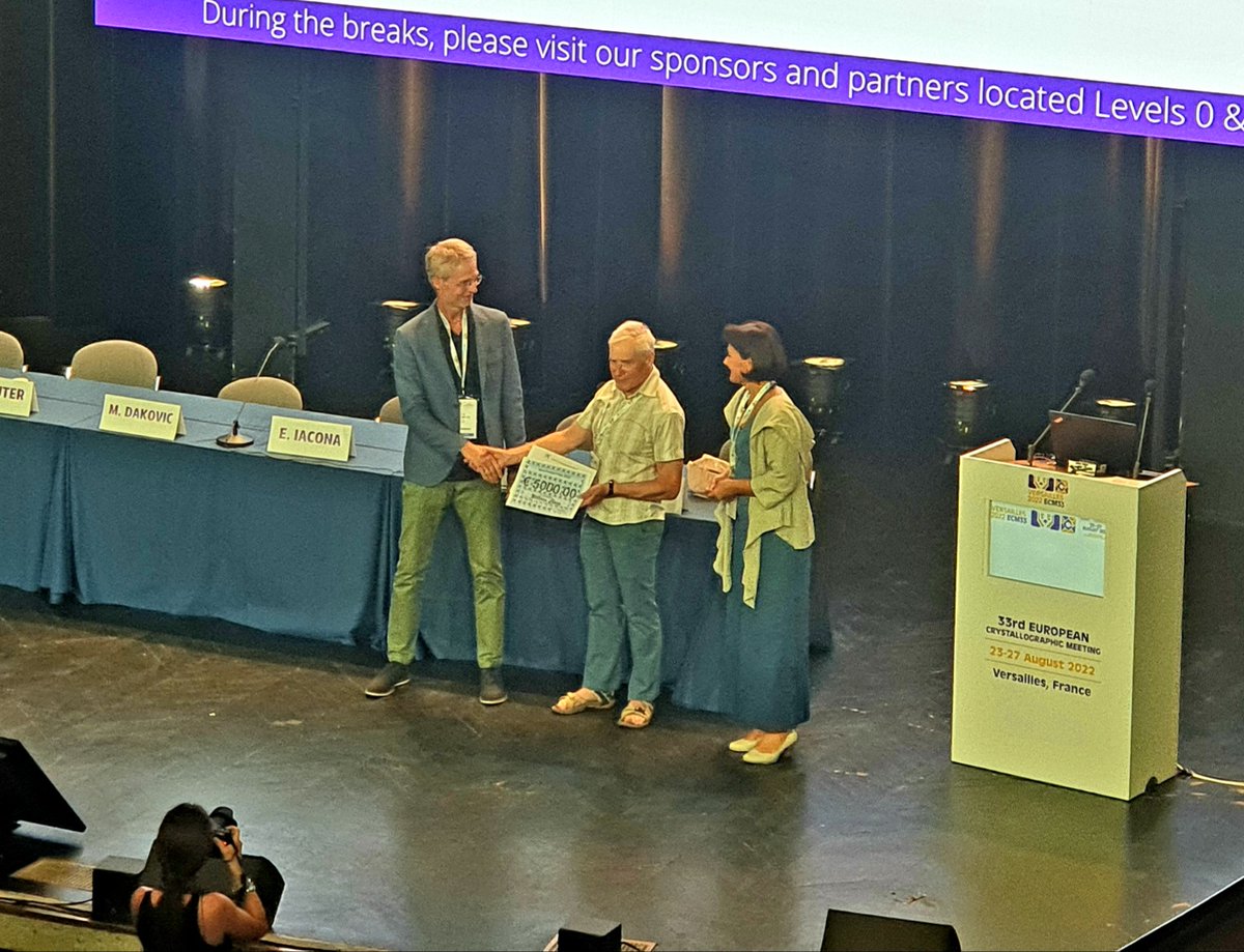 oxcryo's tweet photo. Congratulations to @BillClegg13 on receiving the 12th   Max Perutz prize yesterday, and for giving a highly entertaining talk, including Cryostream #3! @oxcryo @ECA_social https://t.co/aiJXv6iD95