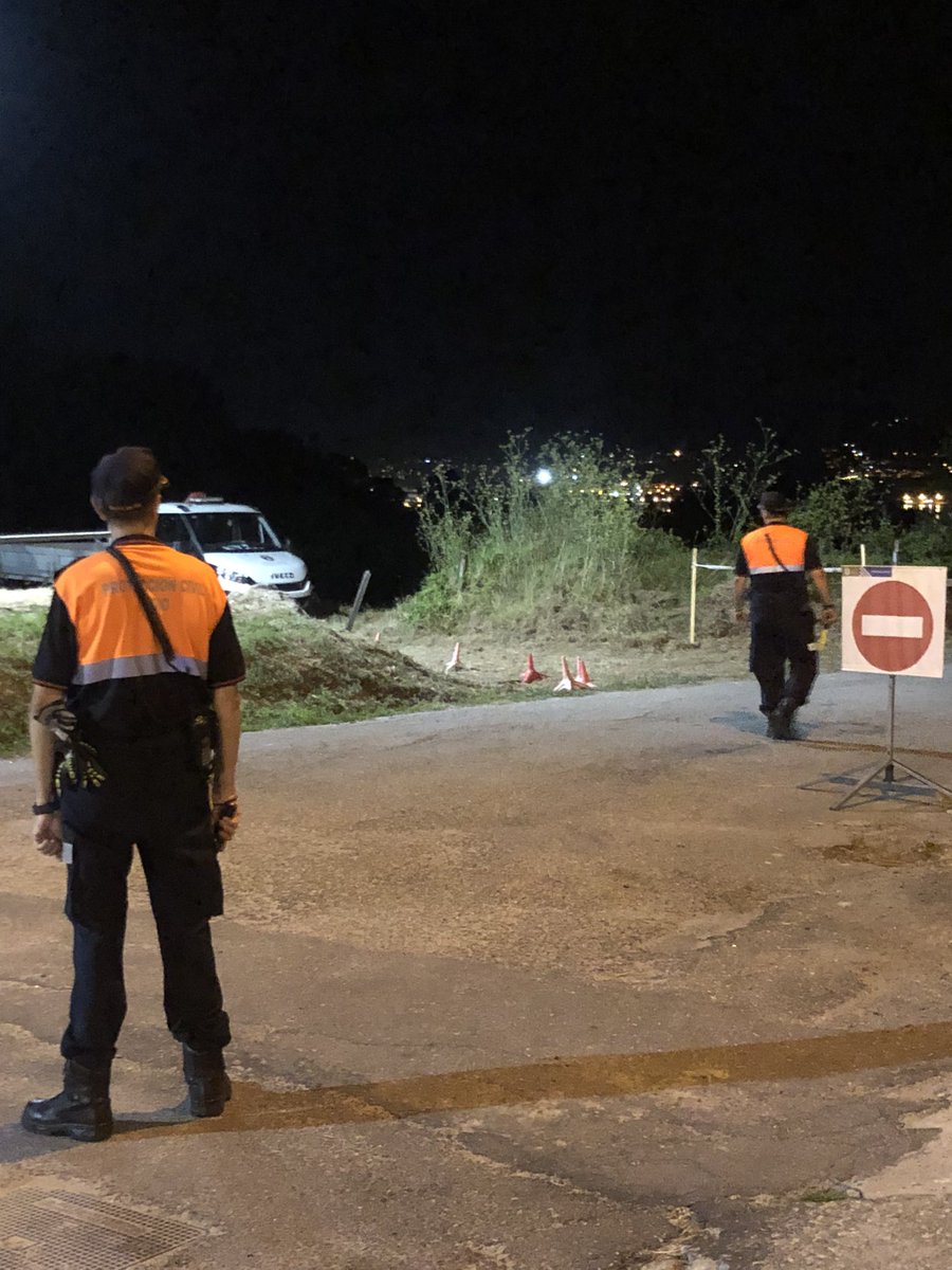 BertoVPTES's tweet photo. Con el #SwinDelCombo se da el pistoletazo de salida a las #FestaDoMar en Poio. De aquí al domingo la AVPC de Poio estará dando cobertura y seguridad en los conciertos.
#PorUnasFiestasSeguras https://t.co/bG8BKP4Udb