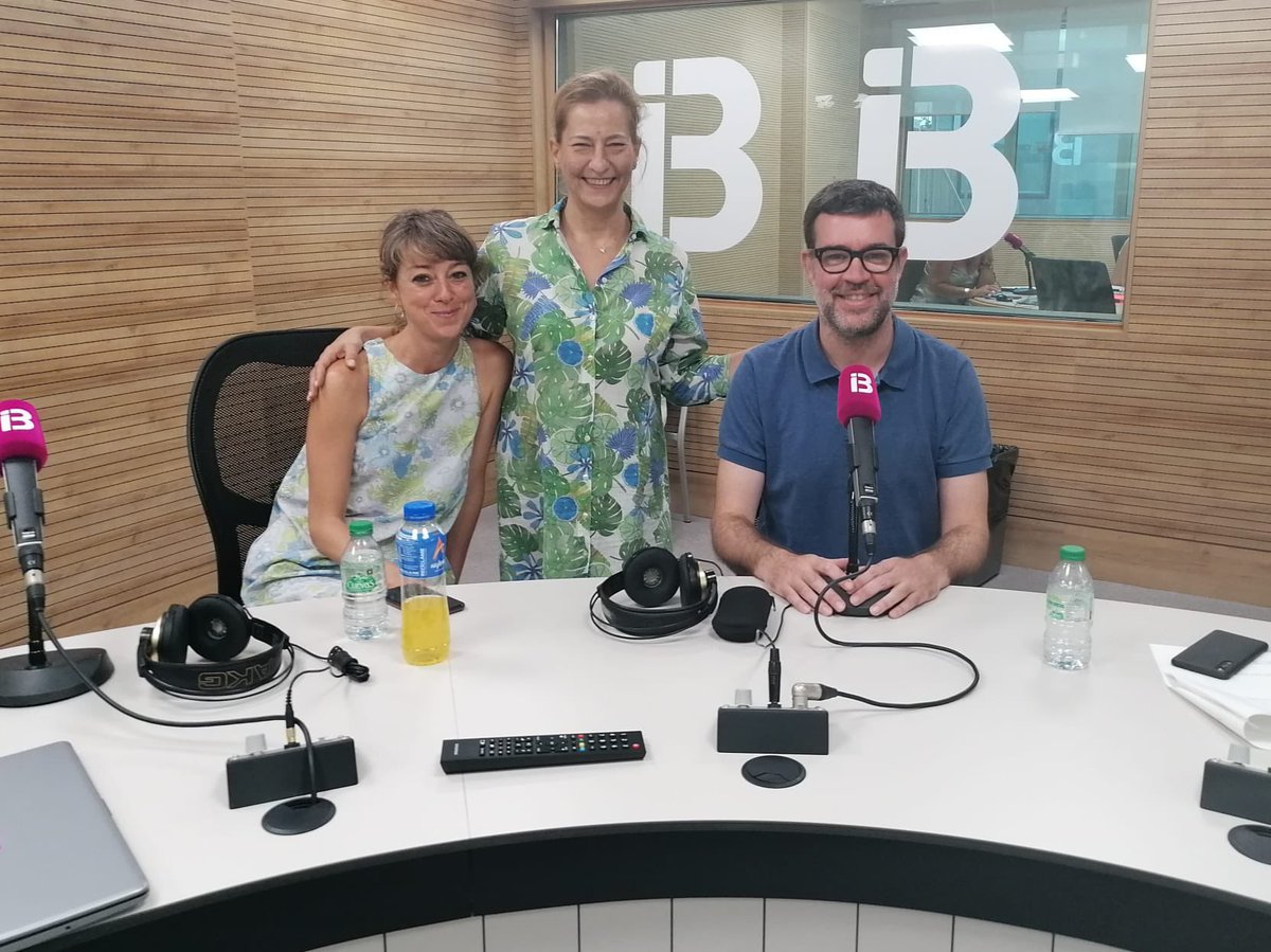 PalmaCultura's tweet photo. 📻El tinent de batle de l’àrea de Cultura i Benestar Social de l’@ajuntpalma, @toninoguera, participa al programa #RecPlay d’@IB3radio per donar el noms dels 16 semifinalistes del concurs #PopRock 2022. 
@maugustollado
@tinacodina
@miquelangelCR https://t.co/BIMaf6mj8M