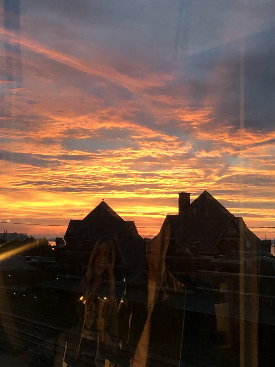 RadioPatch's tweet photo. I have the greatest view in #Tbay Look at this sunrise this morning https://t.co/Xy4MvHKsPK