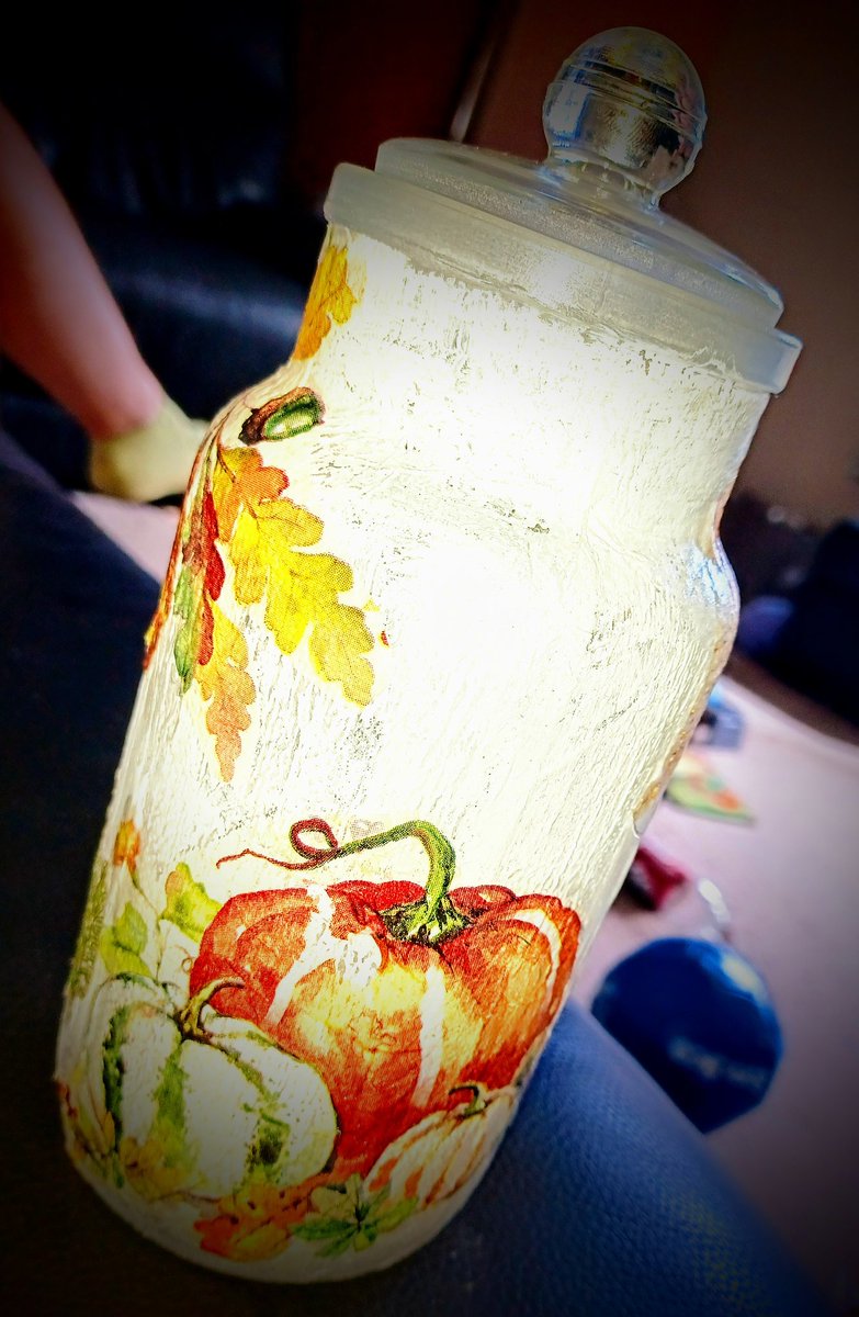 Sparkphippsshaw's tweet photo. Decoupage and upcycling a old coffee jar #decoupage #upcycling #Autumn https://t.co/7GeCFs55Ky