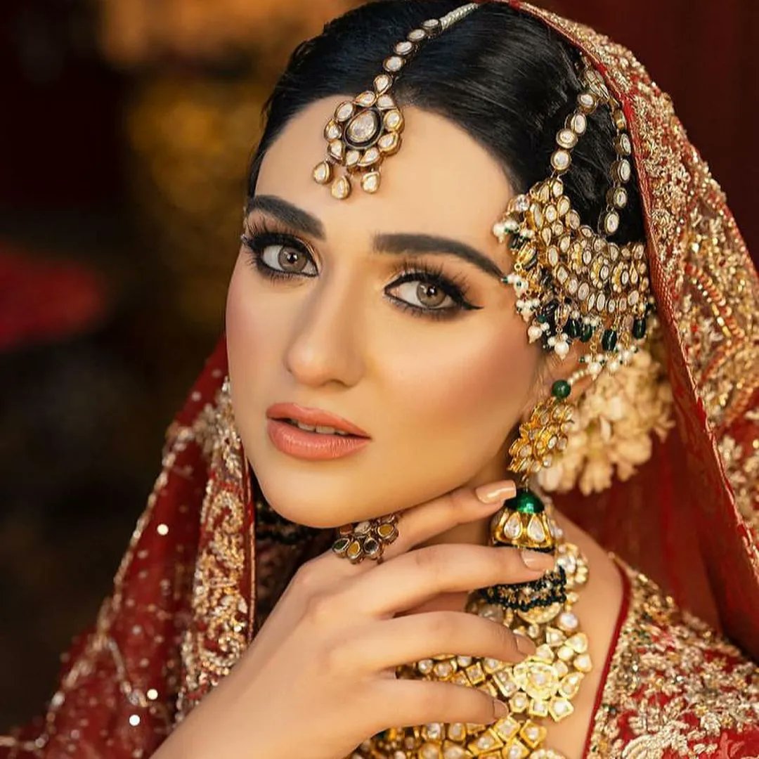 eTodayInPak's tweet photo. How can someone be so beautiful 😍✨
#todayinpakistan #todayinmagazine #todayinworld #lollywood #actress #celebrity #sarahkhan https://t.co/deujWkG4k9