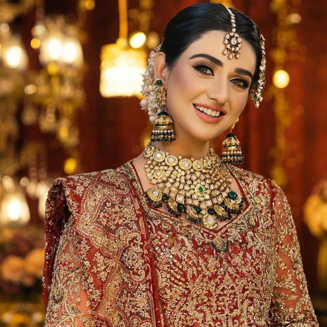 eTodayInPak's tweet photo. How can someone be so beautiful 😍✨
#todayinpakistan #todayinmagazine #todayinworld #lollywood #actress #celebrity #sarahkhan https://t.co/deujWkG4k9