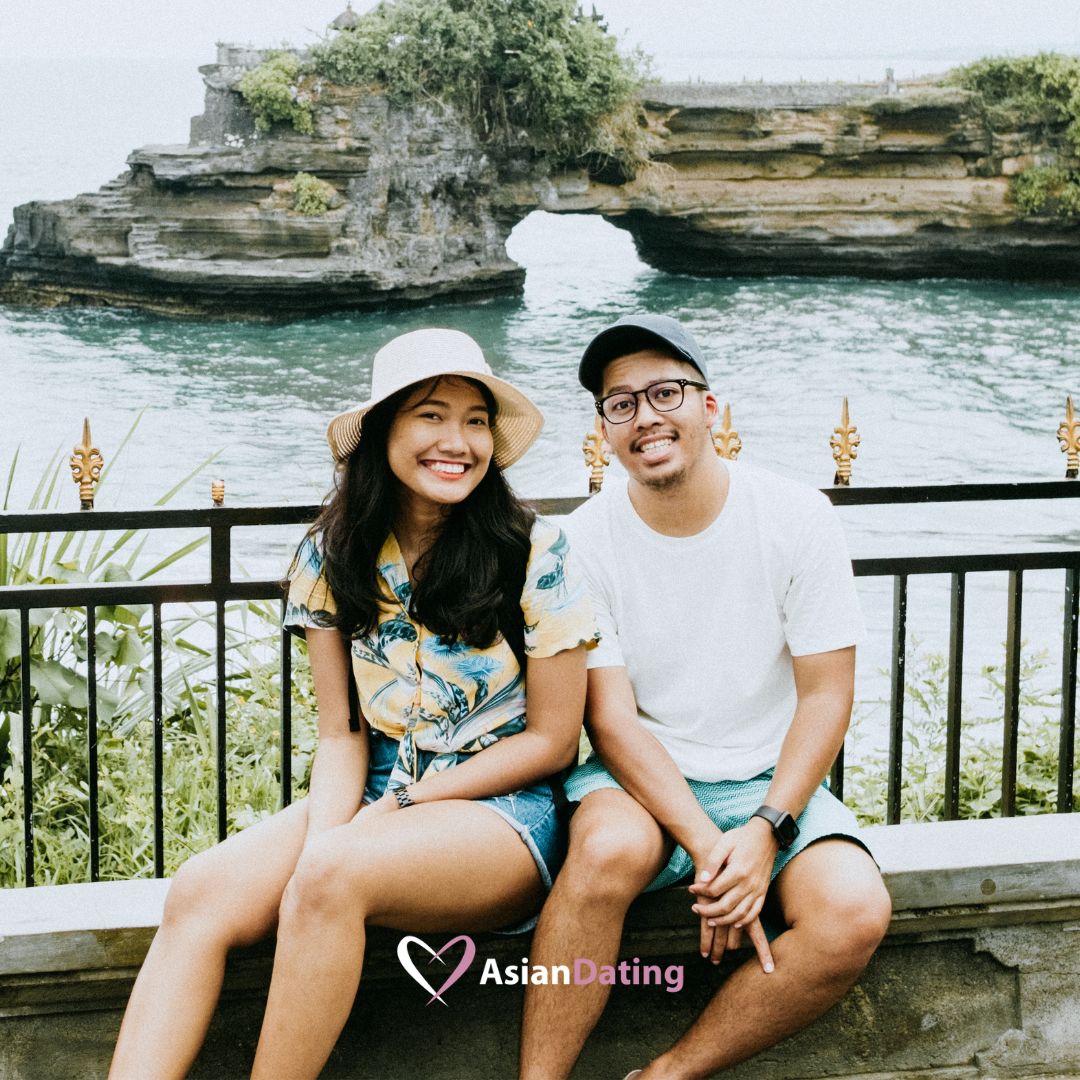 AsianDatingOff's tweet photo. Relationship 101: Make sure both partners maintain some of their individual activities, interests, and friends they had before they got together. https://t.co/b0M7RTRgVF