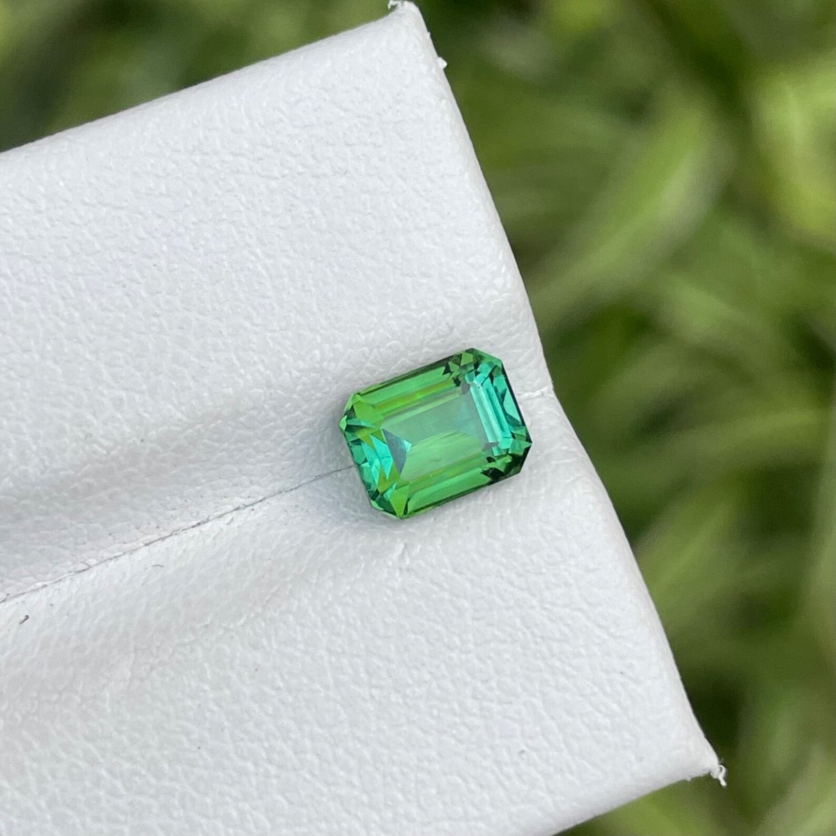 vagosav's tweet photo. 1.25 Cts Faceted Green Tourmaline With Lagoon Shade Emerald Cut Gemstone Available for sale | Green Tourmaline bracelet
#CutGemstone #Sale #CtsFaceted #LagoonShade #Tourmaline #finefacetedgems #EtsyEmail
👉https://t.co/EcLOnjL08T https://t.co/kbz4pXOOyl