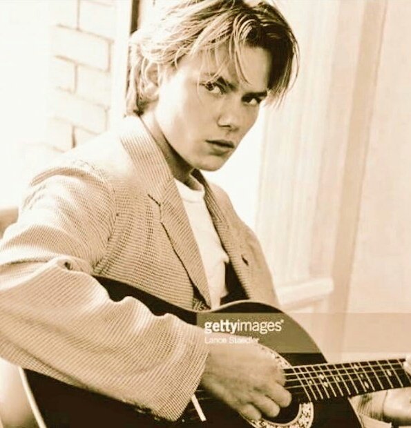 Cema_phoenix23's tweet photo. 23 de Agosto - Aniversário do inesquecível ator River Phoenix. 🎬 🍰👏🏼🥰

Happy Birthday to River! 🌻

#RiverPhoenix #52nd #Aniversário
#52anos #23deAgosto #Phoenix
#StandByMe #RiverPhoenix4ever! https://t.co/32ATv7aRVg