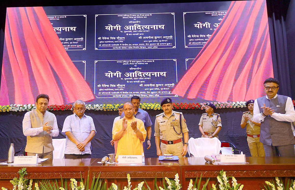 myogiadityanath's tweet photo. आज लखनऊ से पुलिस विभाग के ₹260 करोड़ से अधिक की लागत से नवनिर्मित 144 आवासीय/अनावासीय भवनों का वर्चुअल माध्यम से लोकार्पण किया।

पुलिस कर्मियों को बेहतर आवासीय सुविधाएं उपलब्‍ध कराना राज्य सरकार की प्राथमिकताओं में है।

प्रदेश पुलिस बल को हार्दिक बधाई। https://t.co/XB61vSBCCb