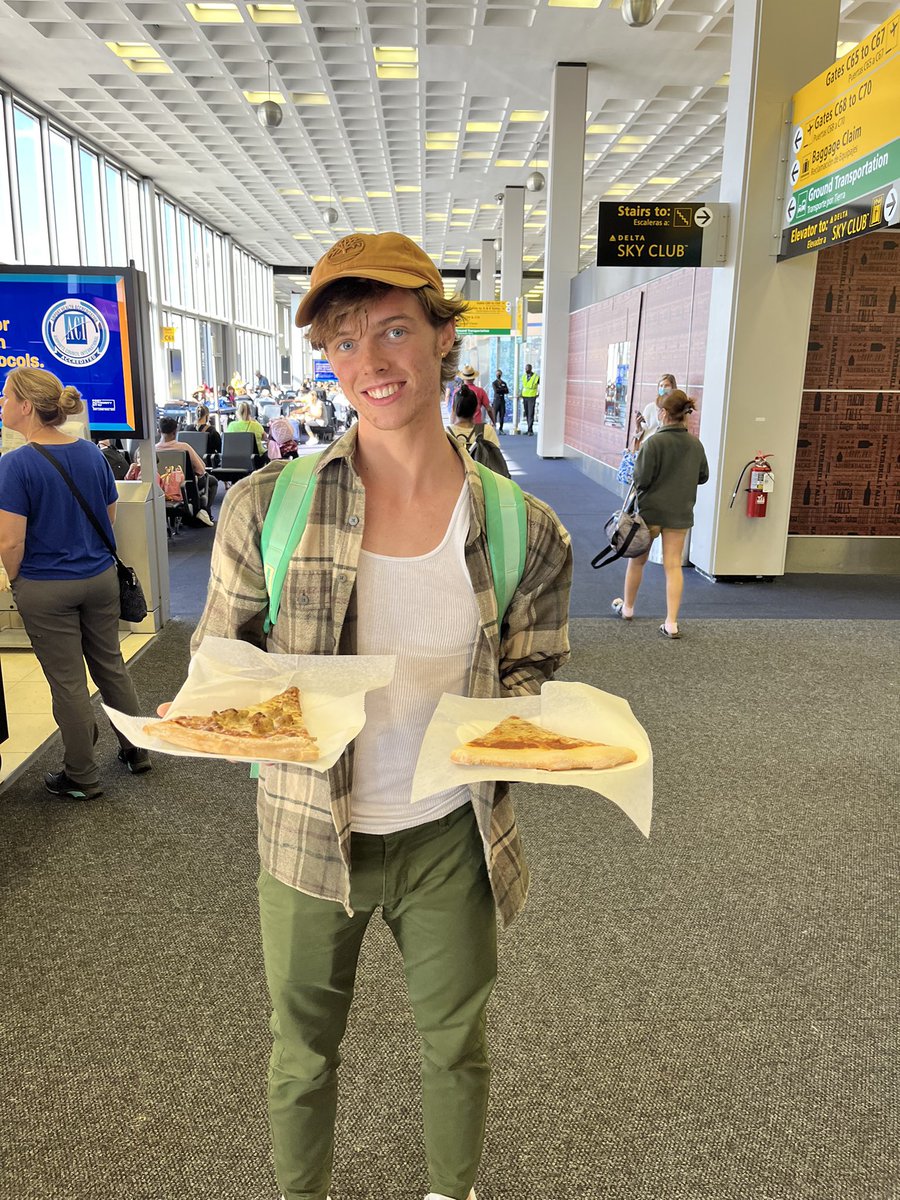 imtherealisrael's tweet photo. borger, hongdong, and the worst pizza that i’ve ever had at the jfk airport it literally cut my mouth and probably gave me an std https://t.co/qBphwDmMdX