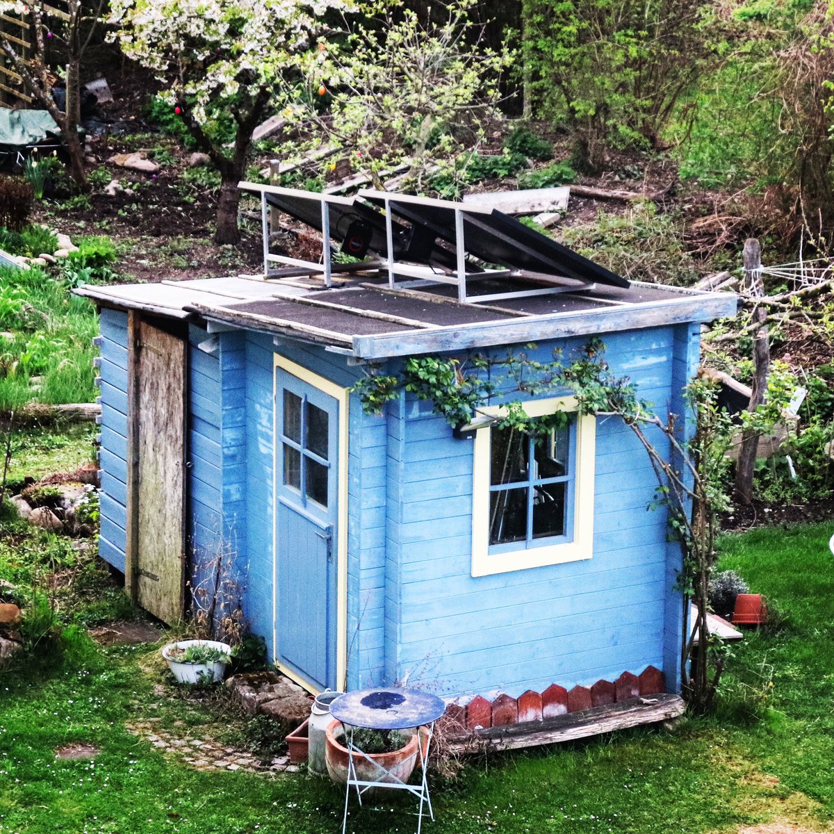 balkonsolar's tweet photo. Man kann sein “#balkonsolargerät” auch auf das #Gartenhaus stellen. Ist vielleicht sogar einfacher als es an den #Balkon zu hängen.
#Garten #gartengestaltung #gartenideen #gartenliebe #gardening #gartendeko #gartenglück #garteninspiration #gartendesign #gartenbau https://t.co/WcaXmUC5ZO