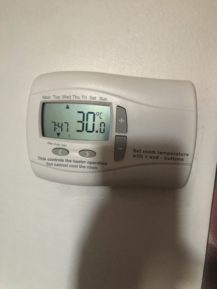 leonard146's tweet photo. @BloodyPolitics @premierinn If the window opened we could have let in some of the nice 16degree air from outside. Corridors cooler than room https://t.co/GRY3itB4DJ