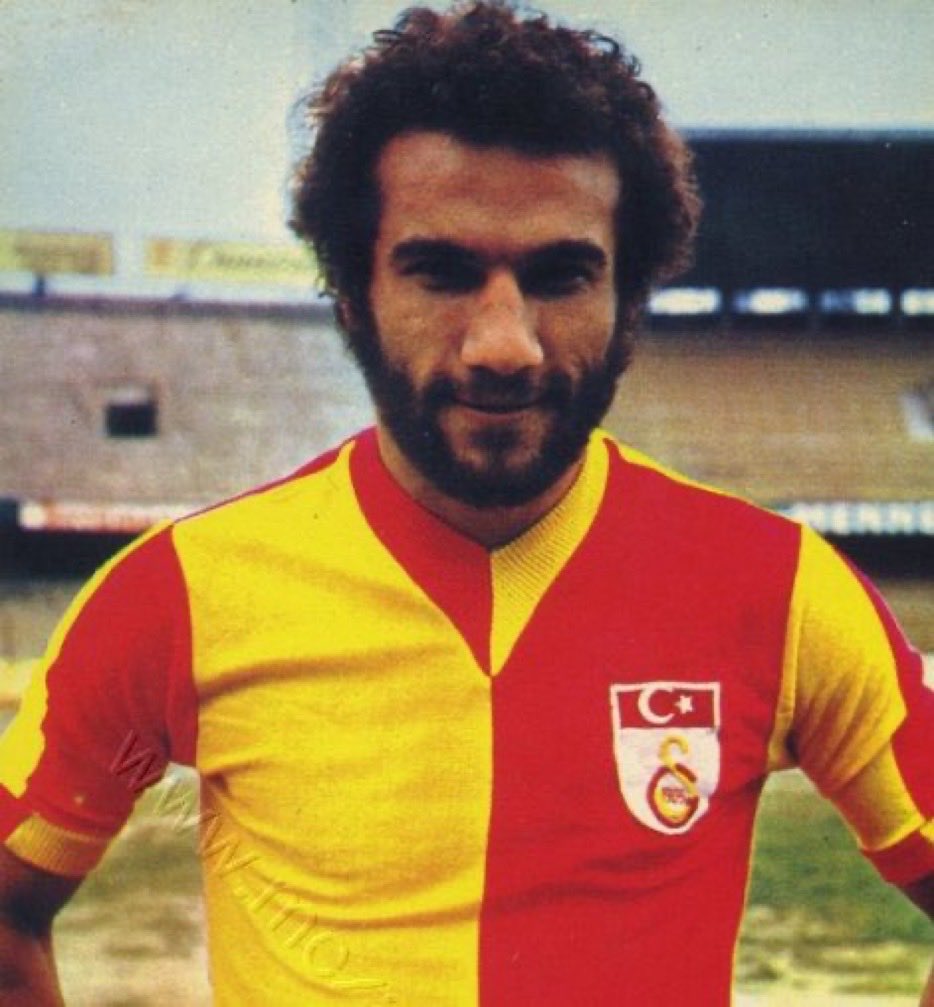 SayarSahin's tweet photo. #Statta Seyirciler atılan gollerle çoşarken,adlında atılan her gol halkın kalesine Elktrik,su,doğalgaz,ulaşım ve gıda zammı olarak girer diyen Metin kurta sevgiler🙏🏾🌺🌺 https://t.co/rxGXheLRaQ