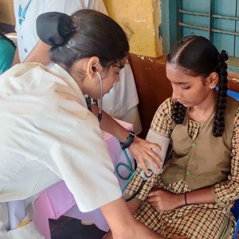 MediaKle's tweet photo. Dept. of #CommunityHealth #Nursing of @klenursinghubli organized "School #HealthCamp" at Government High School, Kusugal Village, Byahatti. 84 children were screened. A role play on healthy practices was also performed by the 3rd Year GNM Students.
#klesociety #healthsciences https://t.co/CzUvYk6JBX
