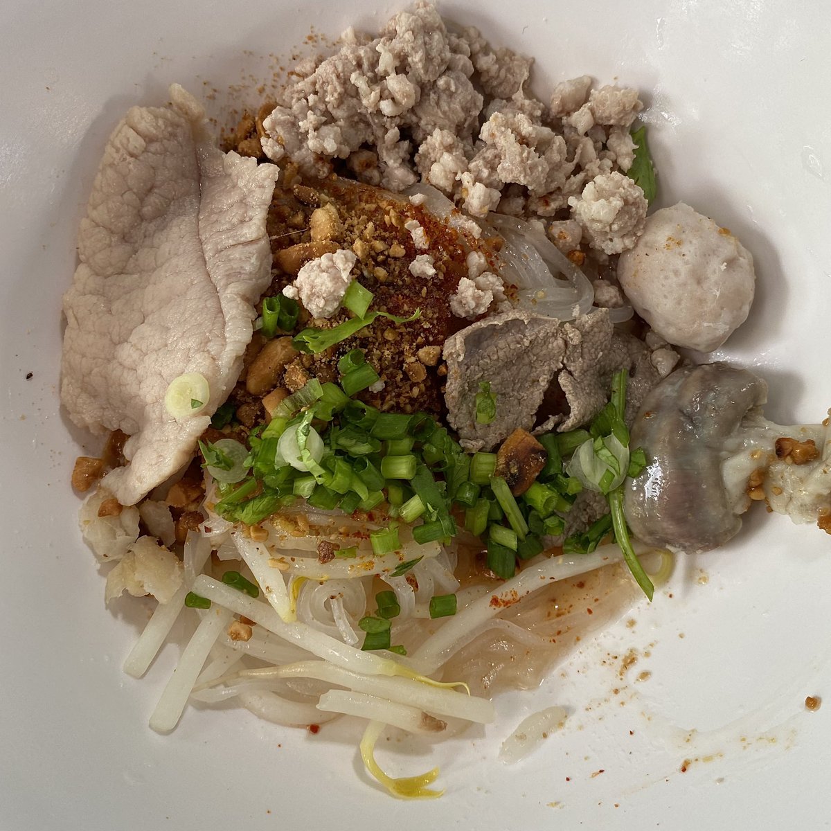neverenoughth's tweet photo. บัวไหลก๋วยเตี๋ยวต้มยำ (เชียงใหม่) - ไปร้านนี้เพราะกากหมูเจียวเลย ชอบก๋วยเตี๋ยวต้มยำที่เป็นกากหมูแบบนี้มาก!! ดีงาม อร่อย แต่ตัวก๋วยเตี๋ยวยังขาดความมะนาวสดๆและหวานนำไปนิด ชามละ 30.- แต่ต้องกินหลายจานถึงอิ่มค่า กากหมูถ้วยละ15.-🥢🍜

 #รีวิวเชียงใหม่  #reviewchiangmai https://t.co/ZxbowyKHEO