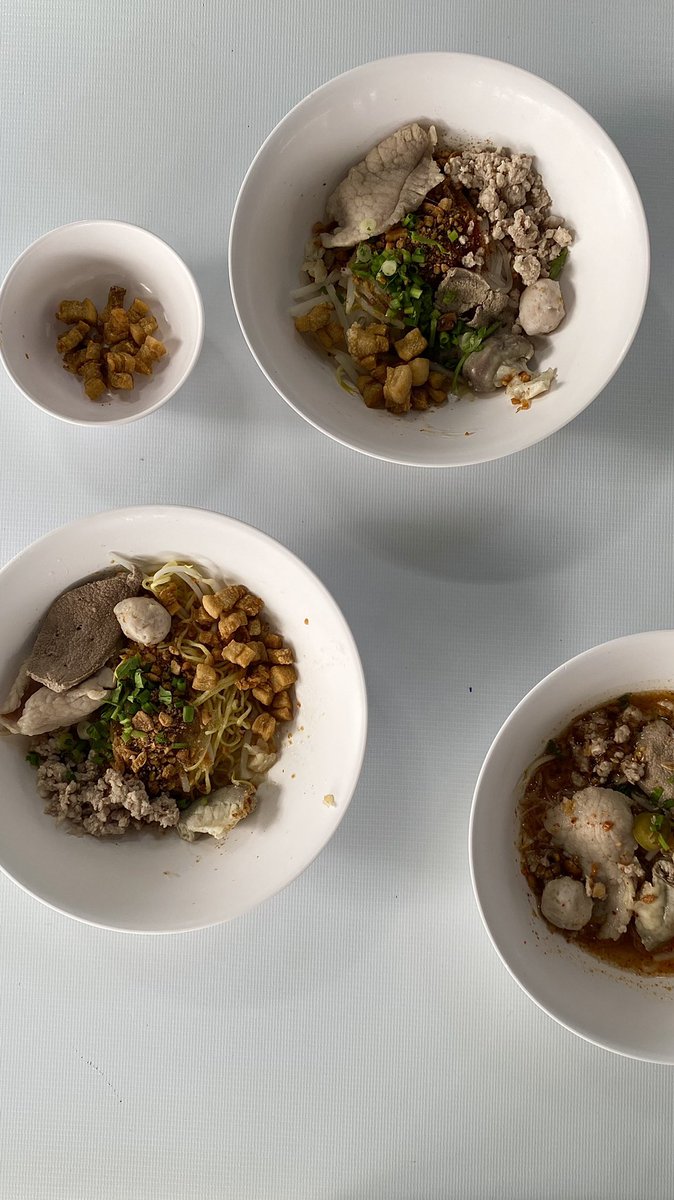 neverenoughth's tweet photo. บัวไหลก๋วยเตี๋ยวต้มยำ (เชียงใหม่) - ไปร้านนี้เพราะกากหมูเจียวเลย ชอบก๋วยเตี๋ยวต้มยำที่เป็นกากหมูแบบนี้มาก!! ดีงาม อร่อย แต่ตัวก๋วยเตี๋ยวยังขาดความมะนาวสดๆและหวานนำไปนิด ชามละ 30.- แต่ต้องกินหลายจานถึงอิ่มค่า กากหมูถ้วยละ15.-🥢🍜

 #รีวิวเชียงใหม่  #reviewchiangmai https://t.co/ZxbowyKHEO