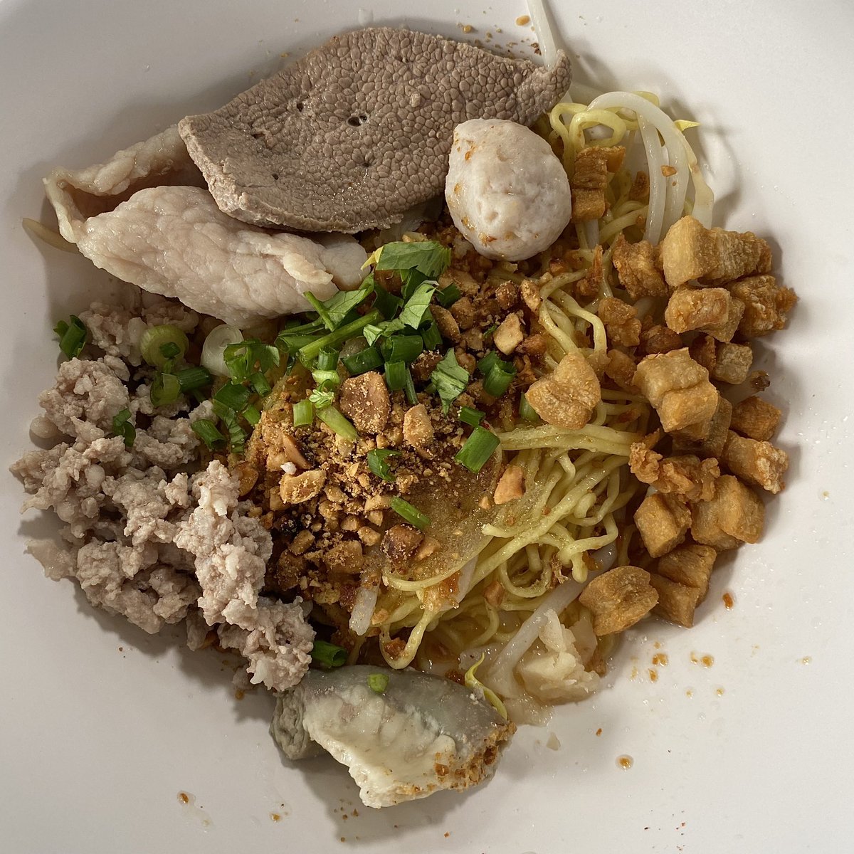 neverenoughth's tweet photo. บัวไหลก๋วยเตี๋ยวต้มยำ (เชียงใหม่) - ไปร้านนี้เพราะกากหมูเจียวเลย ชอบก๋วยเตี๋ยวต้มยำที่เป็นกากหมูแบบนี้มาก!! ดีงาม อร่อย แต่ตัวก๋วยเตี๋ยวยังขาดความมะนาวสดๆและหวานนำไปนิด ชามละ 30.- แต่ต้องกินหลายจานถึงอิ่มค่า กากหมูถ้วยละ15.-🥢🍜

 #รีวิวเชียงใหม่  #reviewchiangmai https://t.co/ZxbowyKHEO