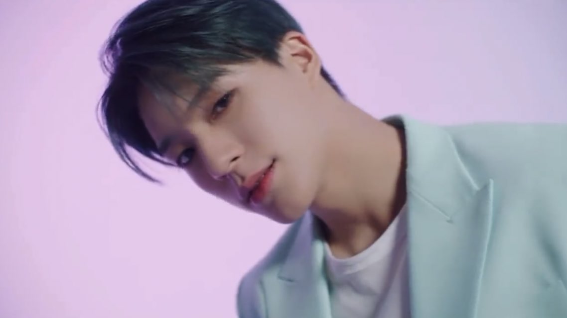 FILESLJN's tweet photo. blancdiva #jeno 🤍 https://t.co/mPbBqDvSb2