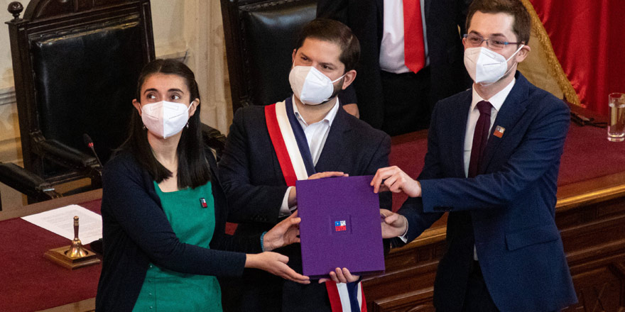 humanistischnet's tweet photo. Bekommt #Chile eine humanistische Verfassung?

Kürzlich hat eine Gruppe von renommierten Wissenschaftler*innen den Entwurf als „neuen globalen Standard“ begrüßt. Was sind Gründe für so viel Lob? Ein Blick in das Dokument lohnt sich tatsächlich. 

https://t.co/WWRUxlPvRT https://t.co/OzMGN8oaR6