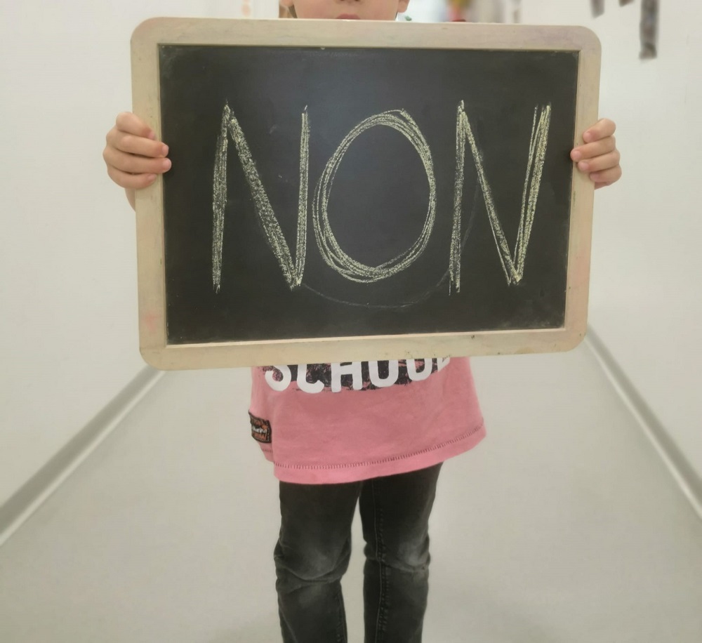 educalis_ch's tweet photo. Nos ateliers « Ma mère m’avait bien dit » reprennent le 𝟭𝟯 𝘀𝗲𝗽𝘁𝗲𝗺𝗯𝗿𝗲 ! Comment réagir face au 𝗡𝗢𝗡 constant de l'enfant ? Venez en discuter avec un comédien d Impro Suisse, de 𝟭𝟴𝗵𝟬𝟬 -𝟭𝟵𝗵𝟬𝟬, ch. Couvaloup 13 à 𝗟𝗮𝘂𝘀𝗮𝗻𝗻𝗲. 👉info@educalis.ch 
#enfants https://t.co/2MgElH8hHz
