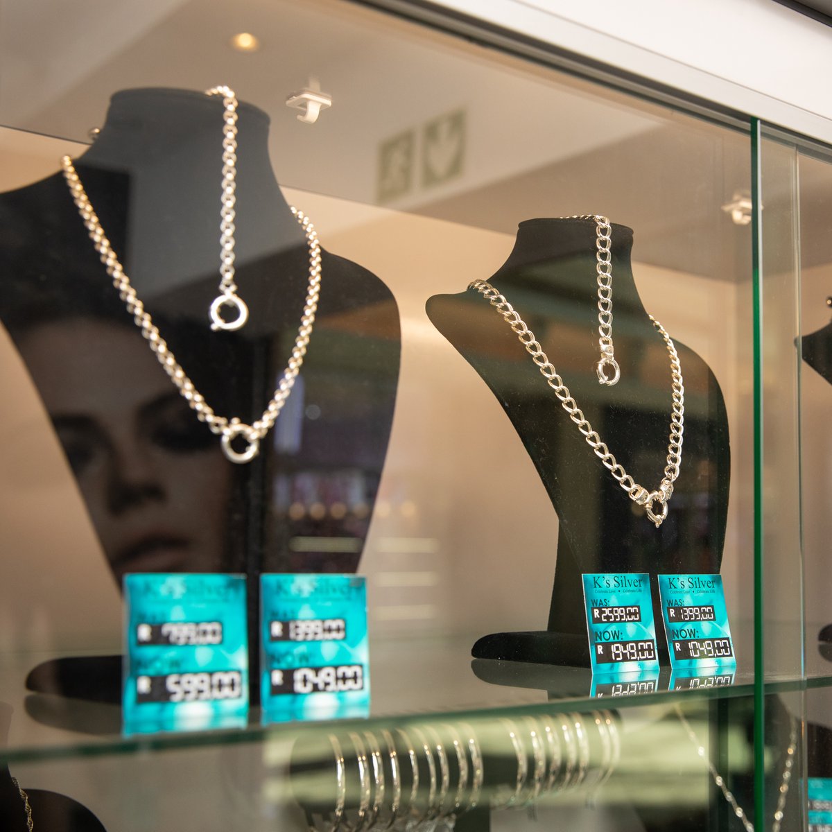 canal_walk's tweet photo. #FEMALEFEATURE | #KsSilver, a retailer of silver jewellery was est. by Khadijah in 2008. π
Her Sterling Silver Gratitude Bracelet is her signature piece & symbolises the resilience of women.
Find Kβs Silver inside Market Lane, Lower Level.
#CanalWalk #HaveItAll #FemaleFeature https://t.co/xzQXmy3508