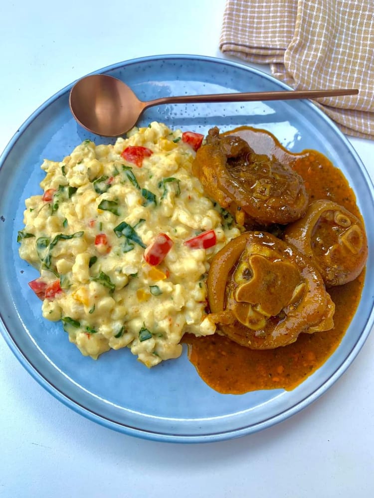 KasiStreetFood's tweet photo. Creamy samp with Spinach and pepper,served with pork trotters. https://t.co/CPCiZABsA9