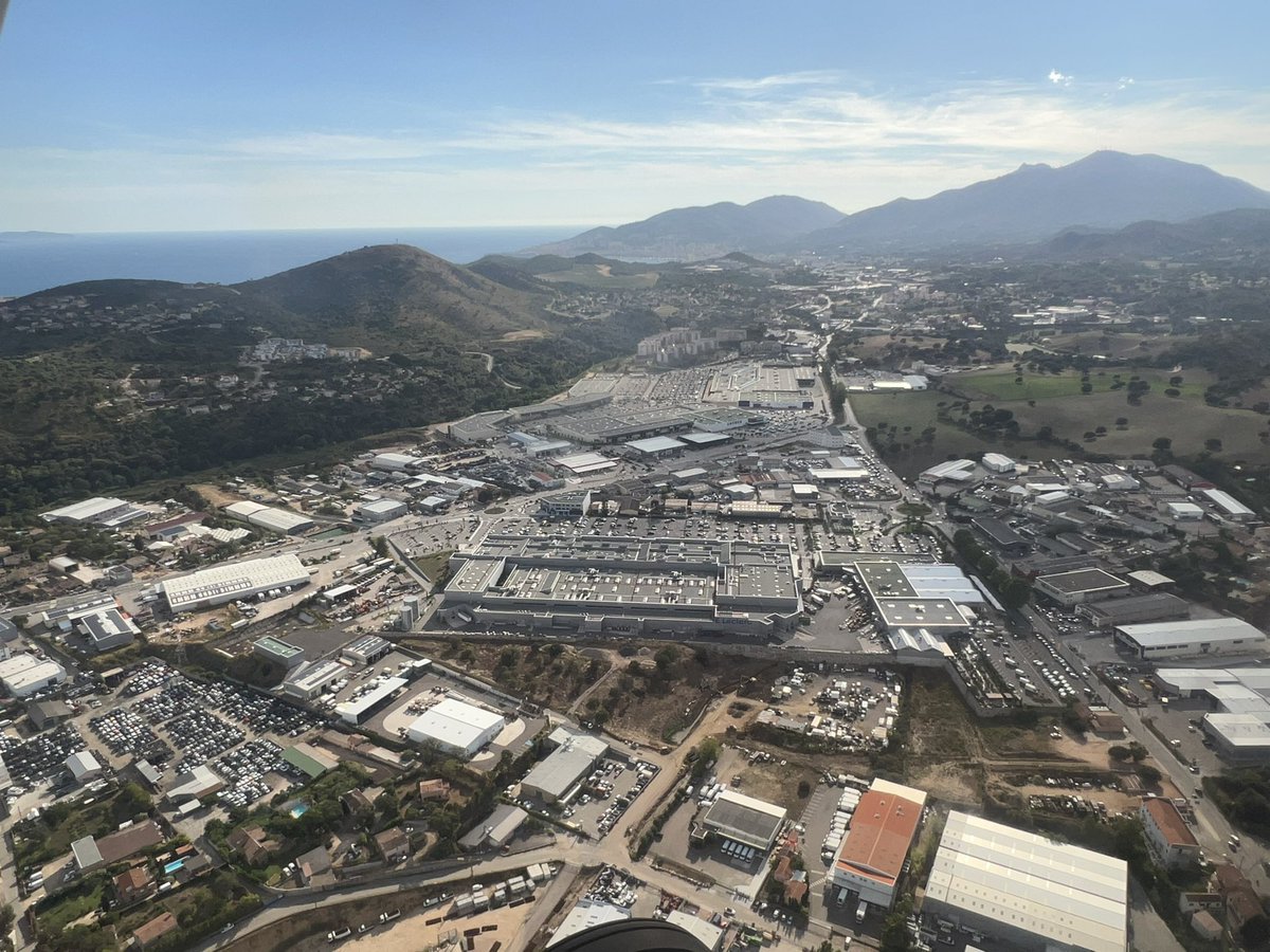 On parle beaucoup protection de l’environnement, prévention des inondations... et on continue a massivement artificialiser les sols comme ici à Ajaccio. 

On essaie d’être cohérents ? <a href="/VilledAjaccio/">Ville d’Ajaccio - Cità d'Aiacciu</a> <a href="/Prefet2A/">Préfet de Corse, préfet de Corse-du-Sud</a> <a href="/IsulaCorsica/">Cullettività di Corsica - Collectivité de Corse</a> <a href="/SarrolaDe/">Mairie de Sarrola-Carcopino</a>