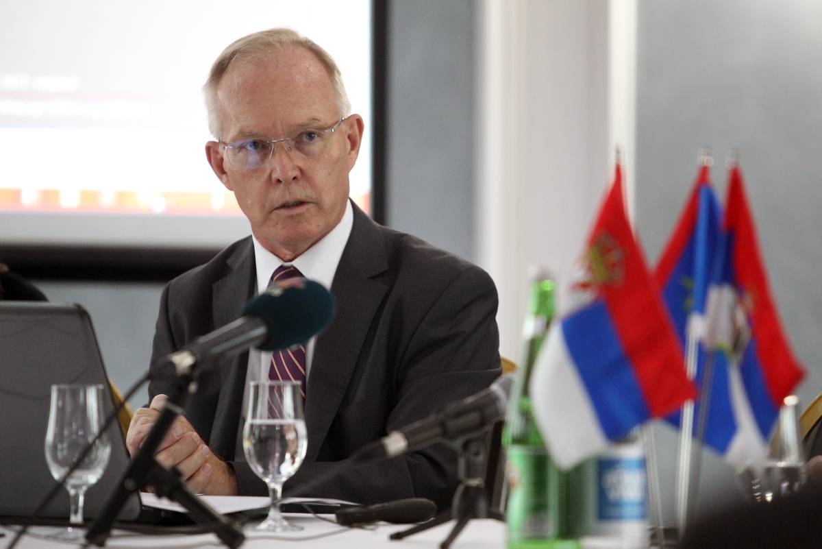 OSCE_Serbia's tweet photo. Ambasador @jbraathu na otvaranju pete Letnje škole o ljudskim pravima u #Šapcu: 
„Ovo je jedinstvena prilika za mlade ljude da uče od akademske zajednice, partnera i praktičara o različitim aspektima diskriminacije." 
#HumanRights #youth #nondiscrimination (1/3) https://t.co/X0yvIrC9C6
