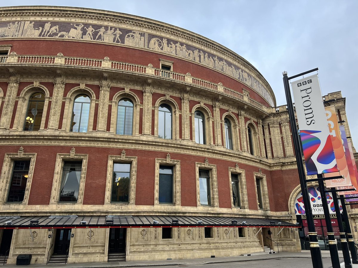 TheSixteen's tweet photo. We’ve arrived! @bbcproms @jamesmacmillan #speminalium https://t.co/o3PXQWnH1e