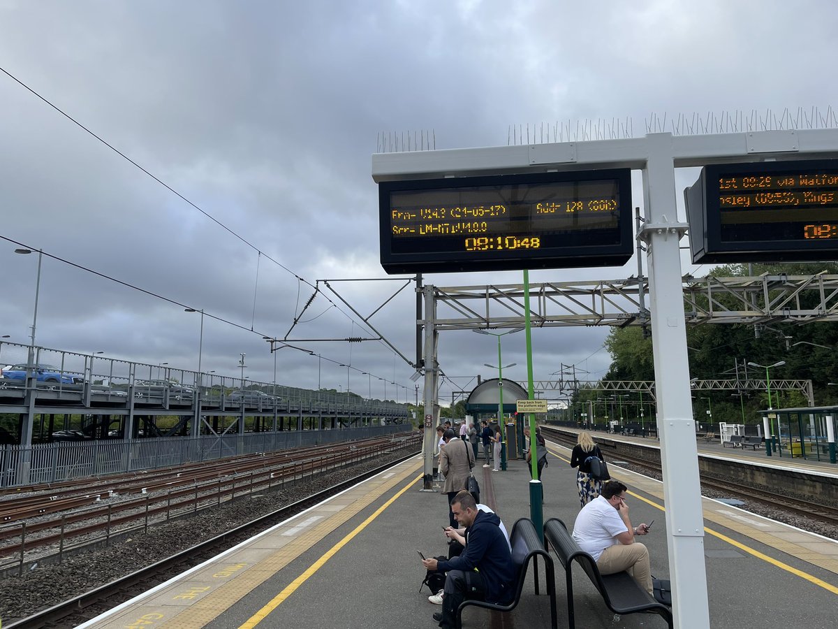 Pretty insightful board at Tring station this morning 😂