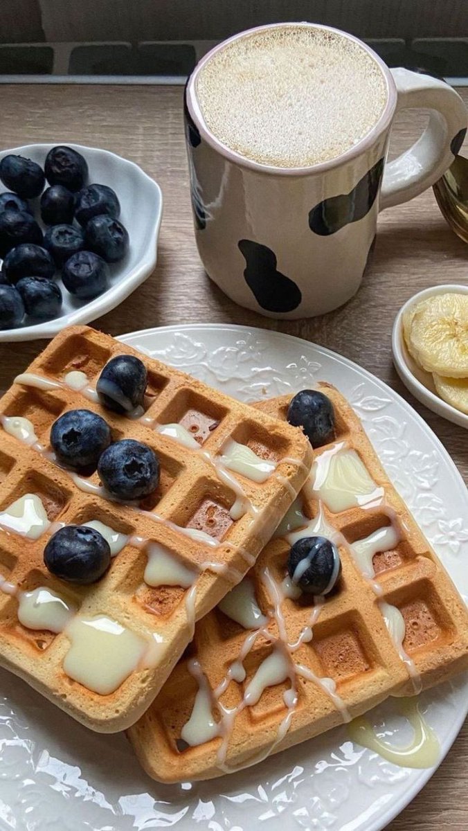Ничто так не бодрит, как аромат свеже приготовленного завтрака. И мне хочется верить, что это утро ты встретил/а с улыбкой.^^