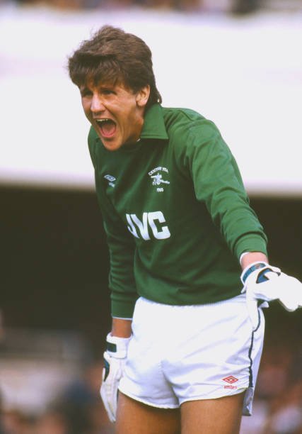 shirt_arsenal's tweet image. 1985-1986 Umbro goalkeeper kit 🟢🥅🧤
#OnThisDay
Arsenal v Manchester United, 24 August 1985
Score 2-1 to Manchester United
Competition League Division One
Venue Highbury
Attendance 37,145
#JohnLukic #ArsenalShirt #ArsenalKit #ArsenalGoalkeeper
