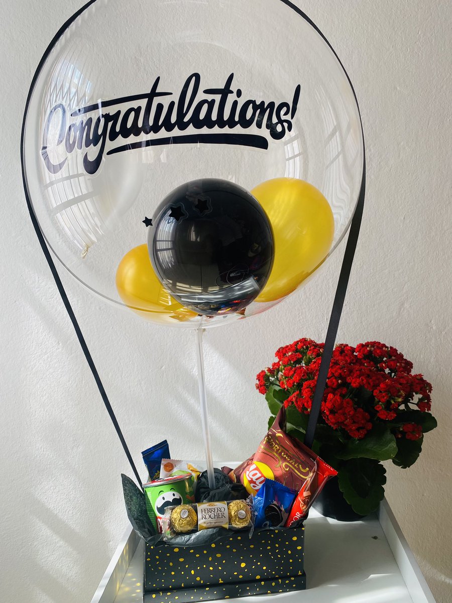deeglamloons's tweet photo. Hi guys … Spoil your loved ones with hot air balloon hampers /personalised hampers ranging from only R380😀 free delivery around Pretoria 📍Contact  068 2011 490 #NationalShutdown https://t.co/OnAaT08rAL