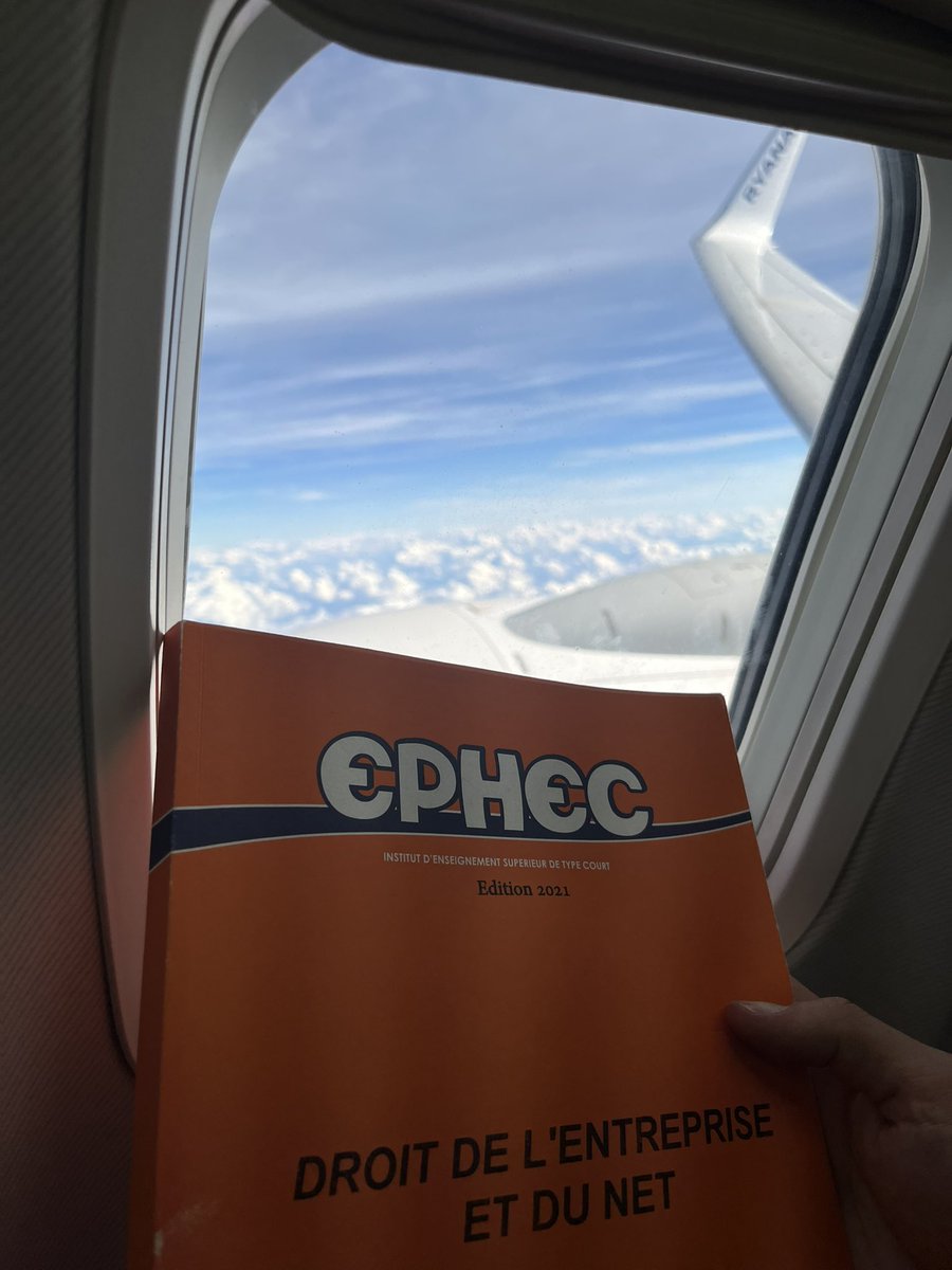 WindowToThe_Sky's tweet photo. Me voilà de retour en Finlande pour y rester cette fois! Flemme de retourner pour droit (merci l’Ephec de me permettre de le passer à distance) https://t.co/2eYID0c6ET