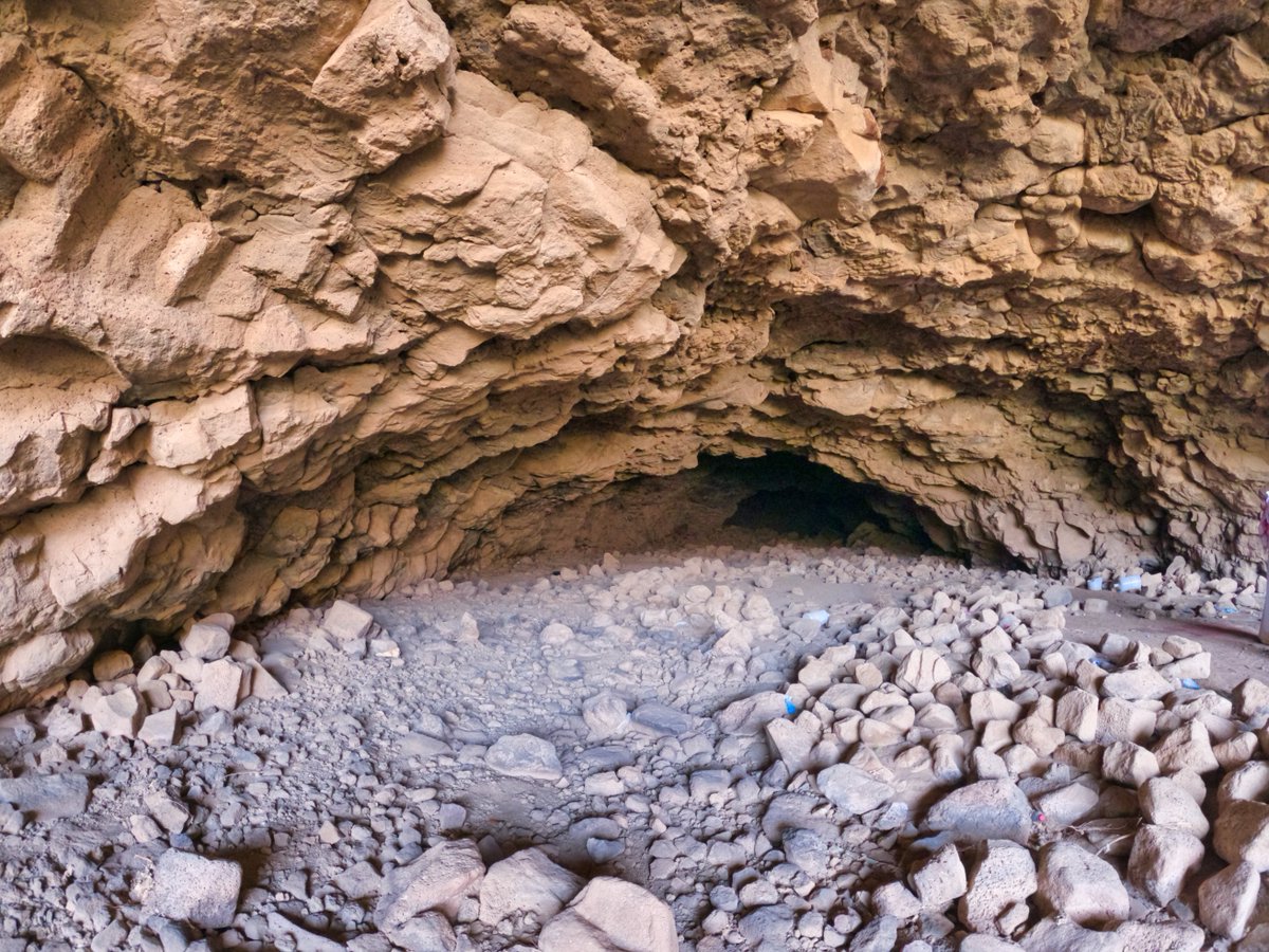hazeleyes1206's tweet photo. The Impressive UMM JIRSAN CAVE ... An adventure inside a mysterious underground chamber
#CaveStory #cave #lava #lavafields #lavatubes #geology #Desert #photography https://t.co/c2G2NDNni6