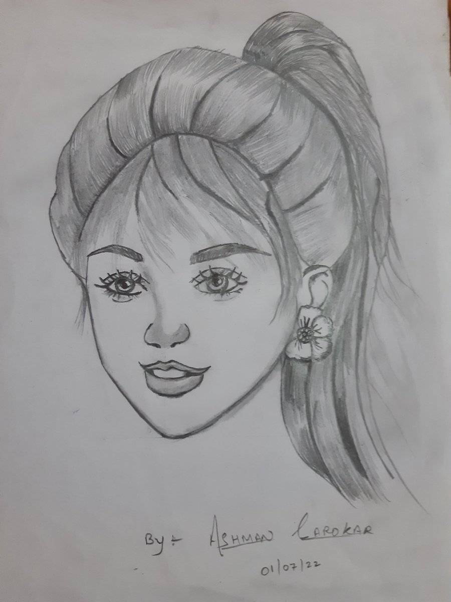 Pencil ✏ sketch 
Cute girl smiley face Drawing by me 
Give Ratting 🌟 0-10