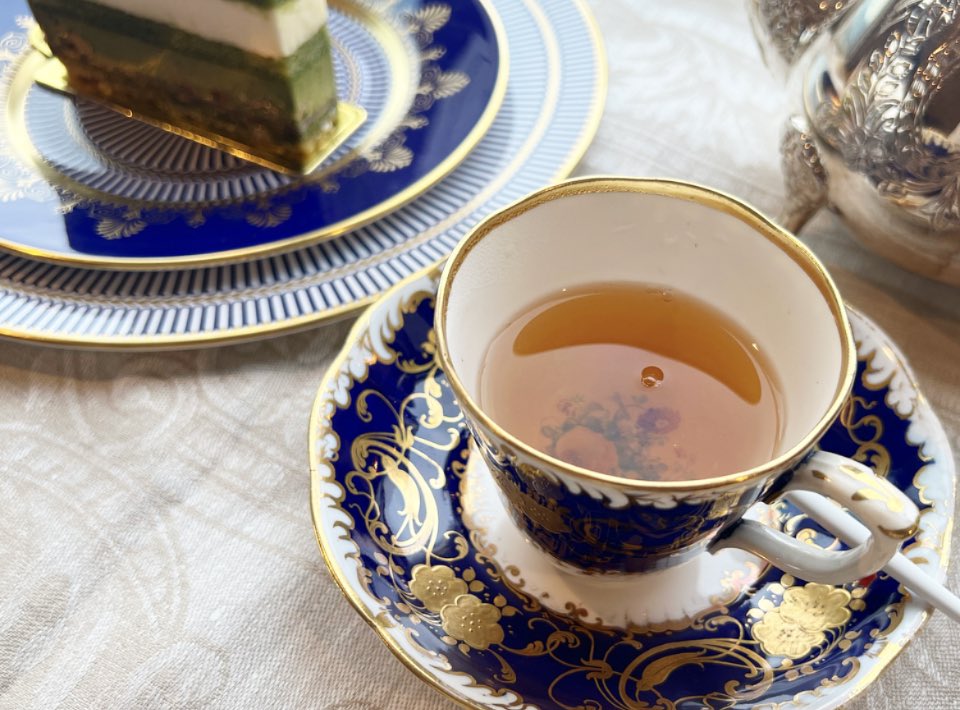 teatimeensamble's tweet photo. FORTNUM &amp; MASON

FIRST FLUSH FIRST INVOICE DJL

DARJEELING FTGFOPI 2022

ファーストフラッシュダージリン2022年

抹茶のミルフィーユケーキと☕︎🌿

抹茶のほろ苦さにも大変良く合いました🌿

美味しい😋💕

#紅茶好きと繋がりたい
#ファーストフラッシュダージリン2022 https://t.co/B4wVu6WmsO