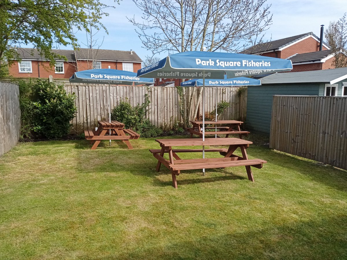 ParkSquareWF5's tweet photo. Off to Illingworth Park with the kids or just out walking the dog? We're here for you folks. Open 11.30-1.30 & 4-8. Bob in or ring 01924 280278 to book a collection or free delivery to Ossett or Horbury #fishandchips #kidsmeals #fishbutty #nuggets #pies #burgers #Sausages https://t.co/EXw3fJ4bnN