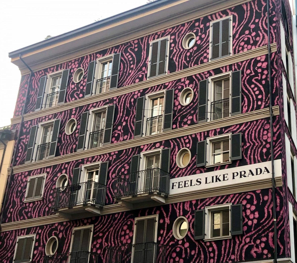 sunspeker's tweet photo. One year ago @Prada brought Its fall #patterns to the city life covering buildings #facades with special textures to amplify the message of its fall 2021 worldwide campaigns.
What if they had been covered with #SolarPanels with our #SolarWrap?
https://t.co/RLdqfj1p7c
#SASbuilding https://t.co/N63r7sRyMW