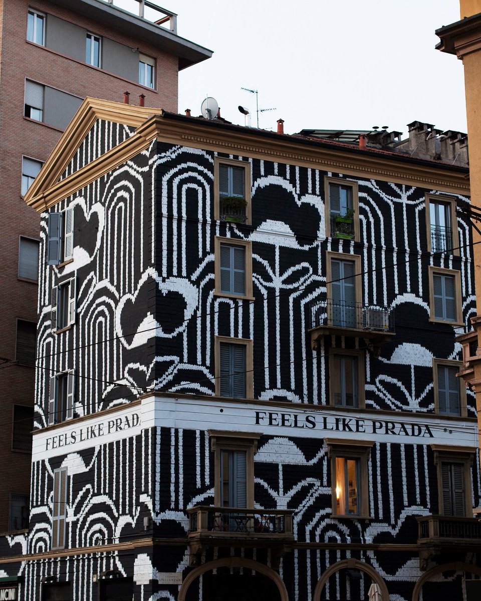 sunspeker's tweet photo. One year ago @Prada brought Its fall #patterns to the city life covering buildings #facades with special textures to amplify the message of its fall 2021 worldwide campaigns.
What if they had been covered with #SolarPanels with our #SolarWrap?
https://t.co/RLdqfj1p7c
#SASbuilding https://t.co/N63r7sRyMW