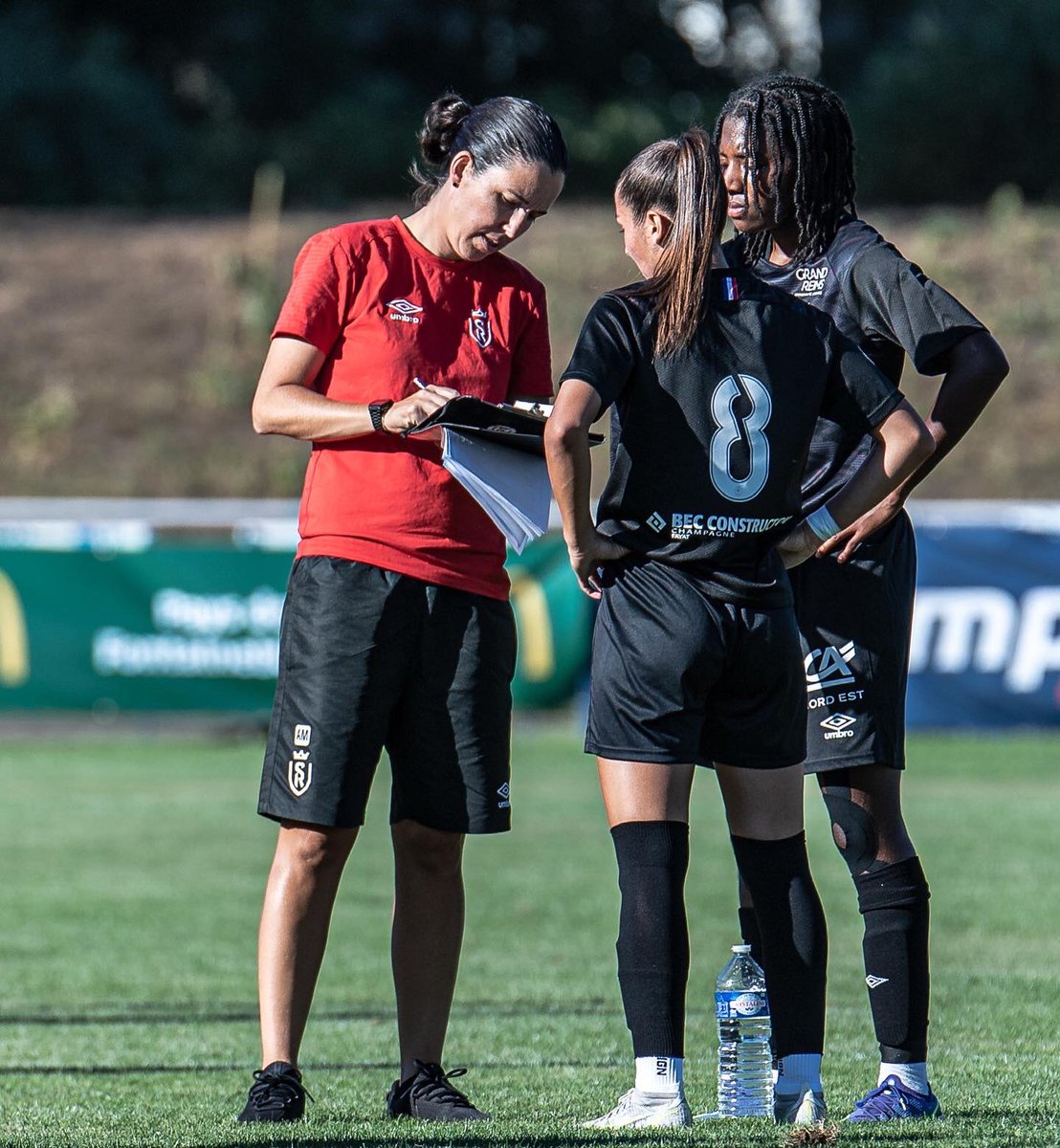 AmmorSam's tweet photo. 🦅 Aiglonnes Cup 🏆

📆 Jour 2
⚽️ @StadeDeReims vs @FCMetz 
🇫🇷 @LGEF_officiel @D1Arkema 
🏟 @VilledeFbleau 
📰 @footofeminin 
👏   @soniaouchene @Miquelamandine1 @inesboutaleb14 
#AiglonnesCup @FFF @D2FeminineFFF @WomenDu https://t.co/3L3XwcSSZO