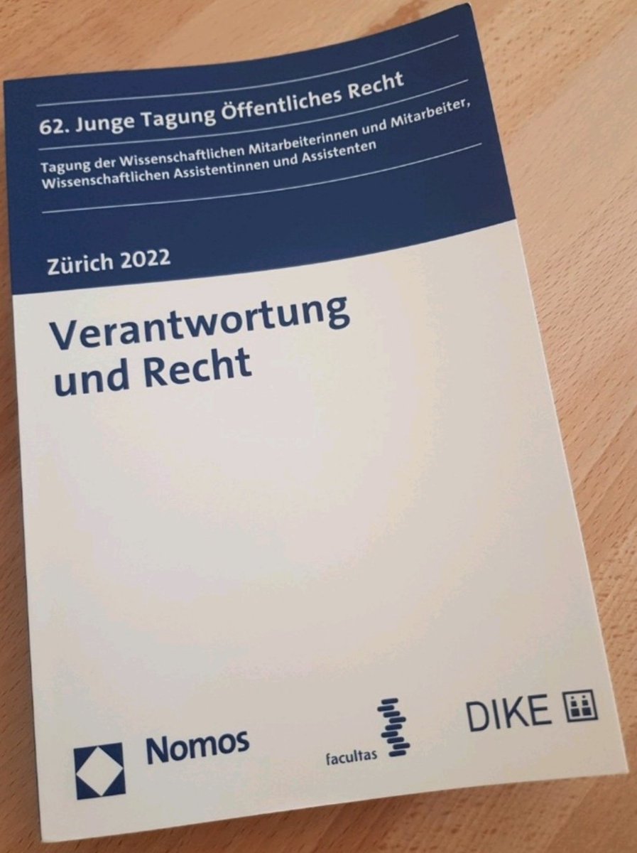 #coronaverlosung 556: Heute mit einer Spende von @IsaBlgn, der den Tagungsband der letzten jungen Tagung Öffentliches Recht in den Topf wirft. Vielen Dank. Teilnahme per RETWEET, Verlosung am Abend. Viel Glück! 🙂
<a href="/nomos/">Scott Crawford</a> @JTOER23