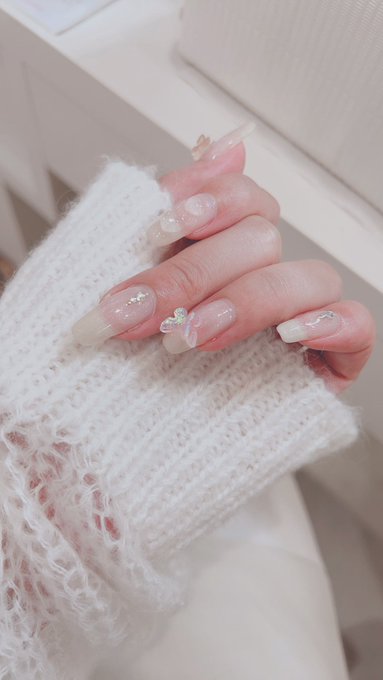 ちゅるんとねいる♧
めちゃくちゃかわいい爪にしてもらて笑顔がたえない 
